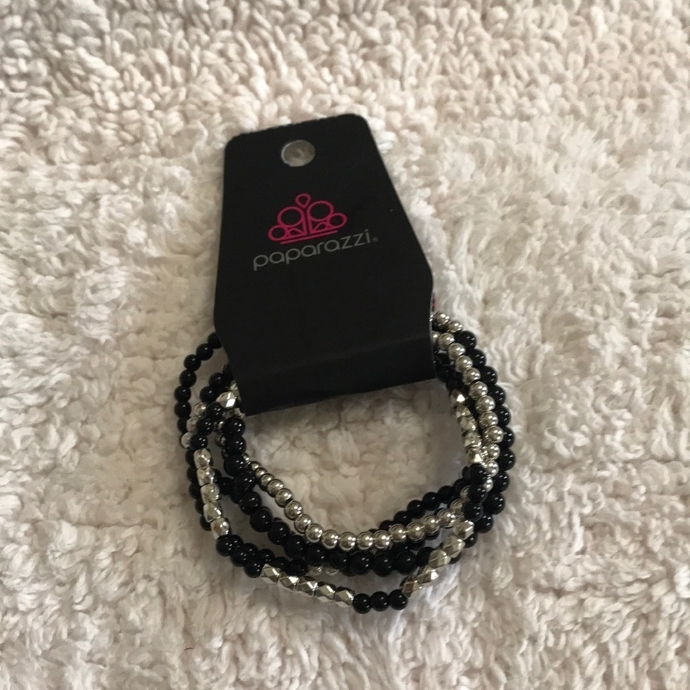 🆕 Stacked Showcase Black. New